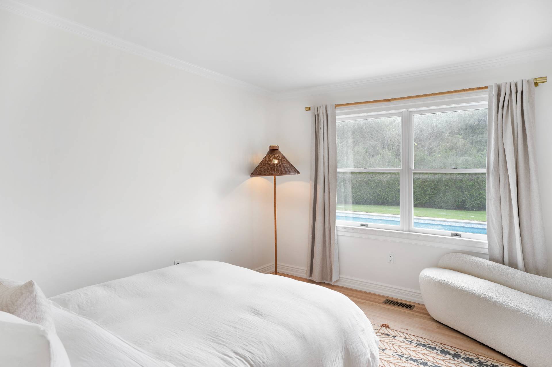 126 Meeting House Ln