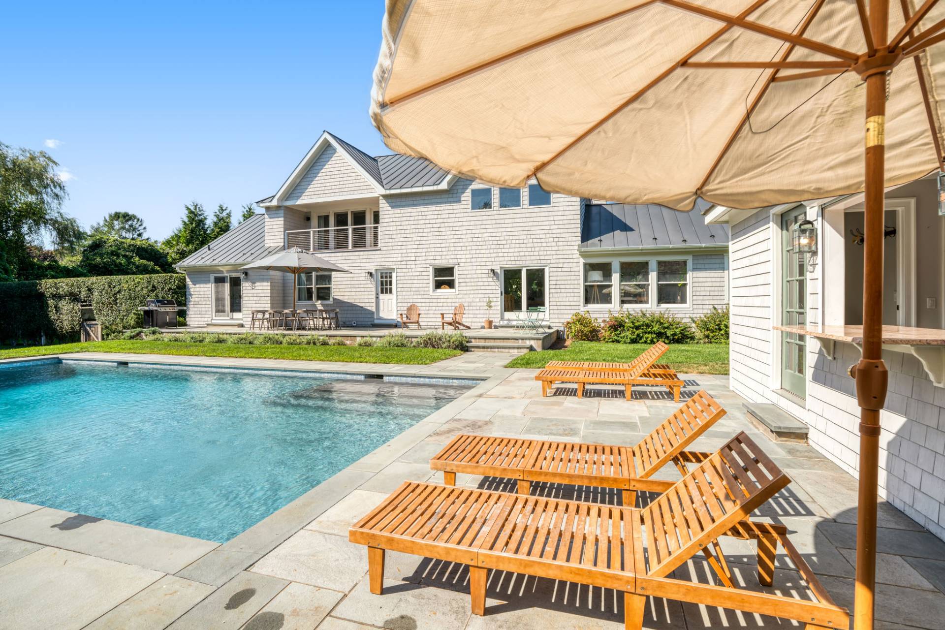 126 Meeting House Ln