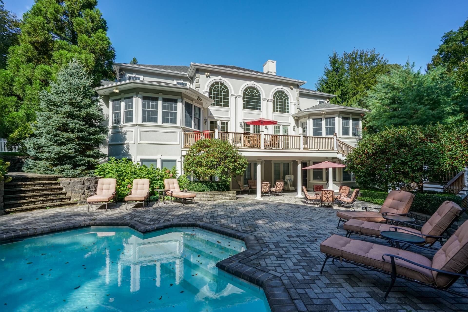 11 Eastwood Court