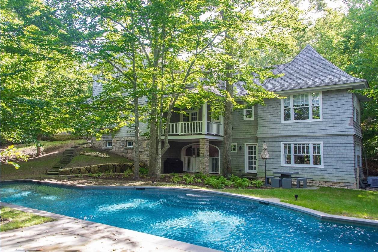 40 Deep Wood Ln