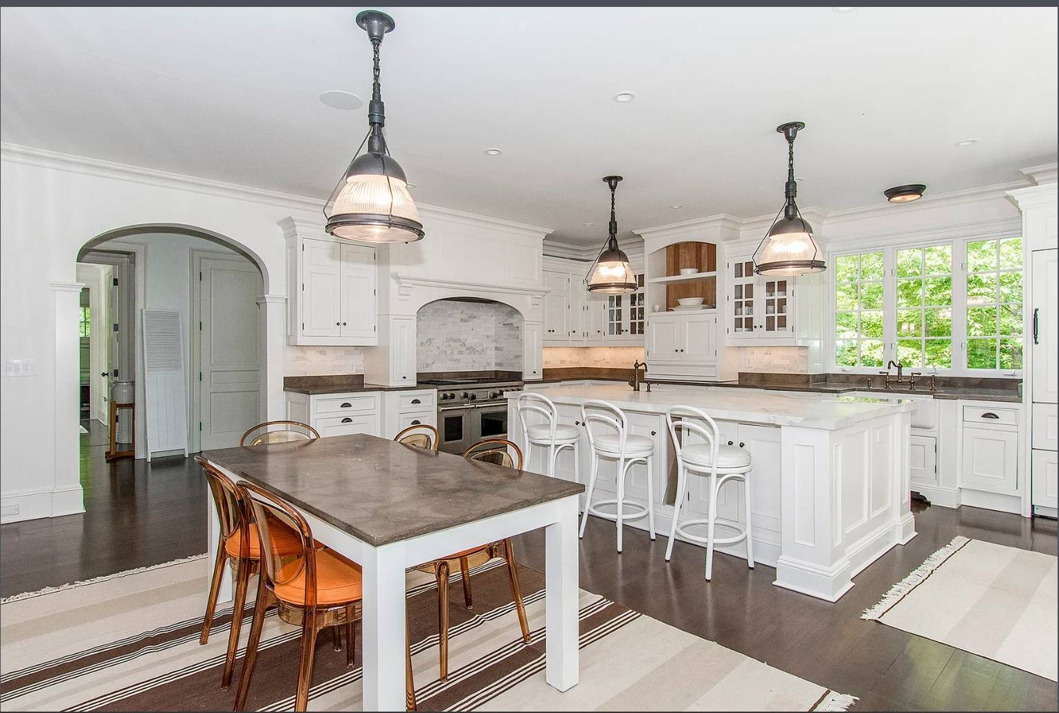 40 Deep Wood Ln
