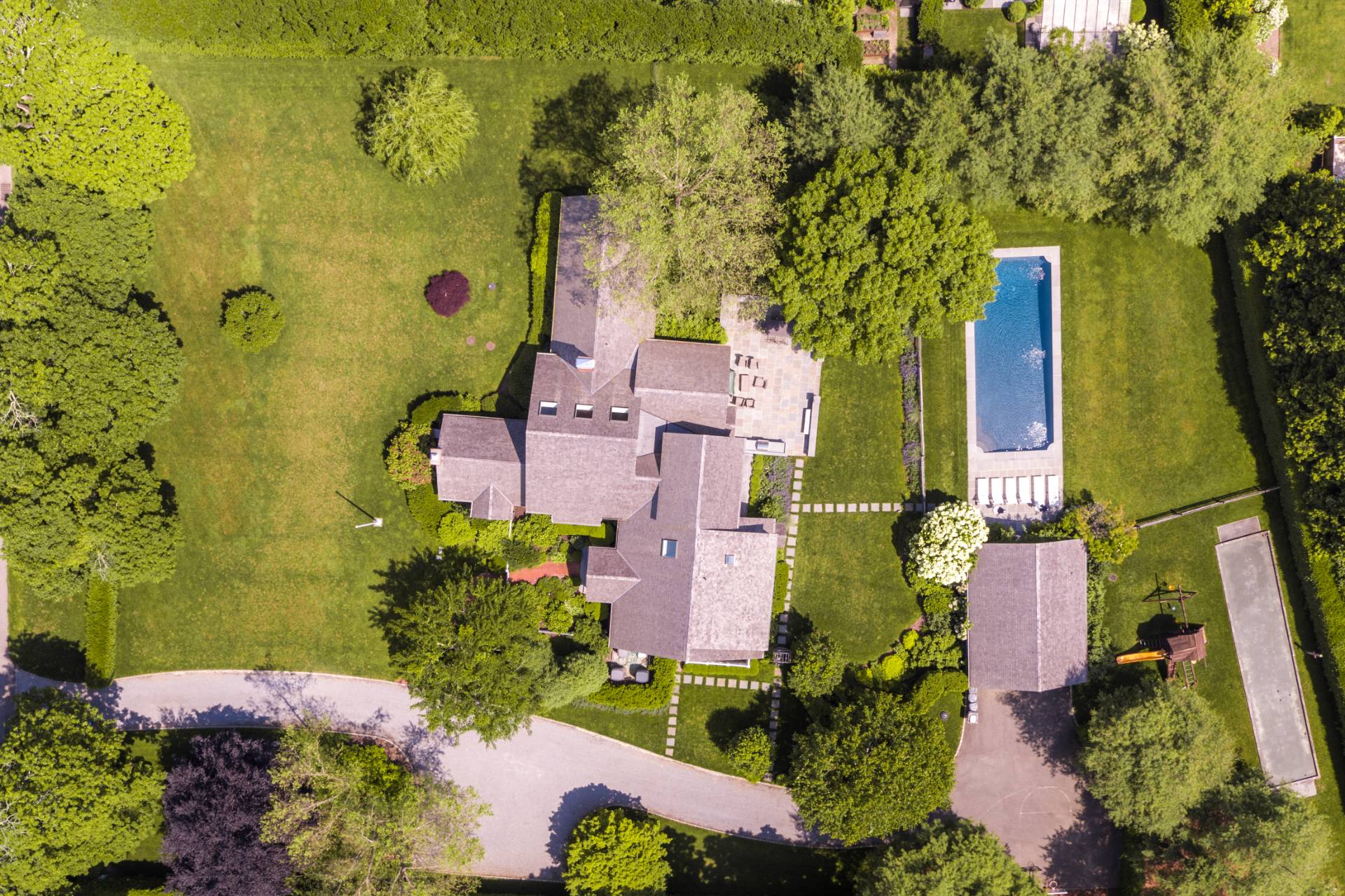 223 CHURCH LN