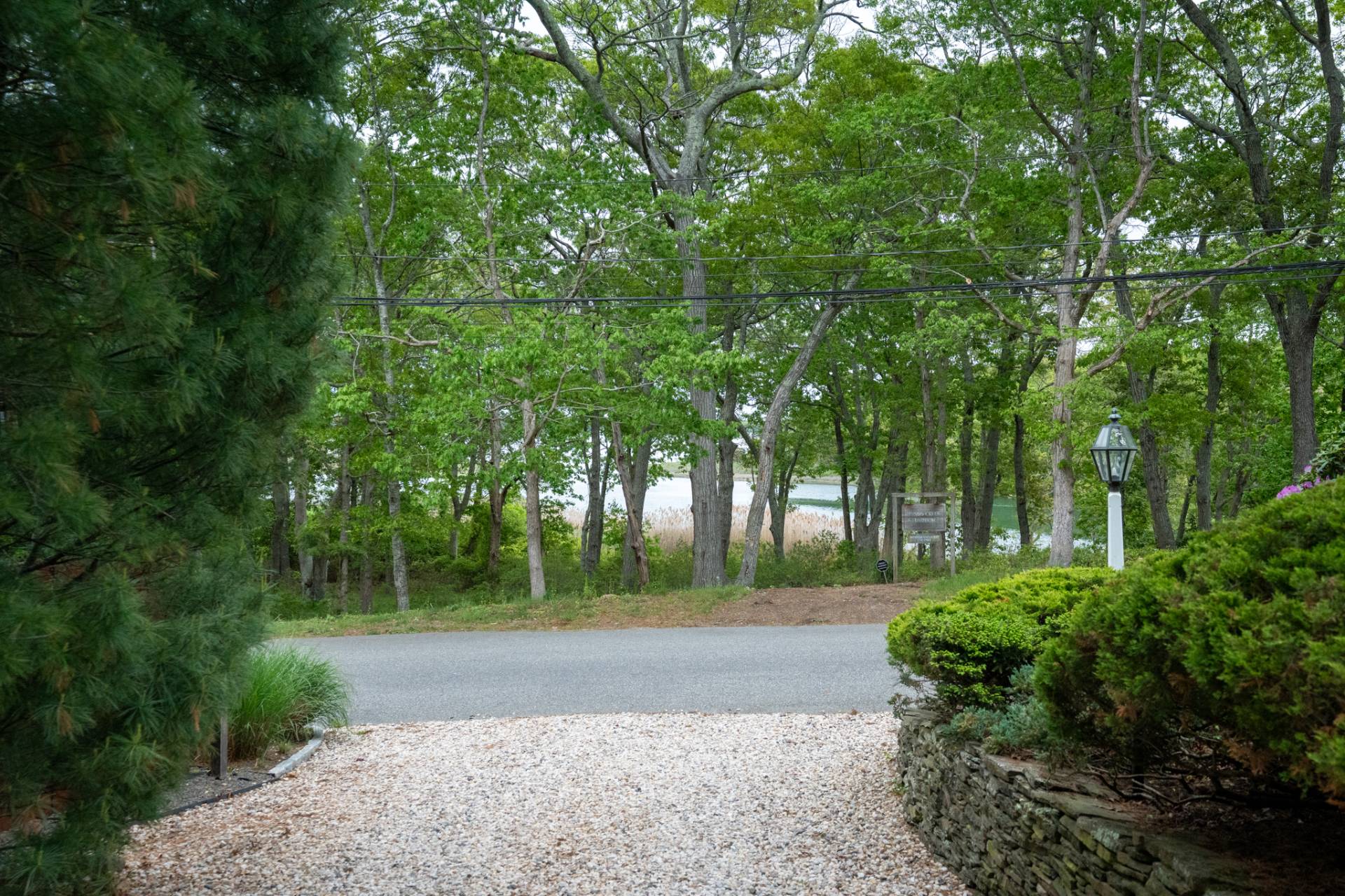 24 CLAMSHELL AVE