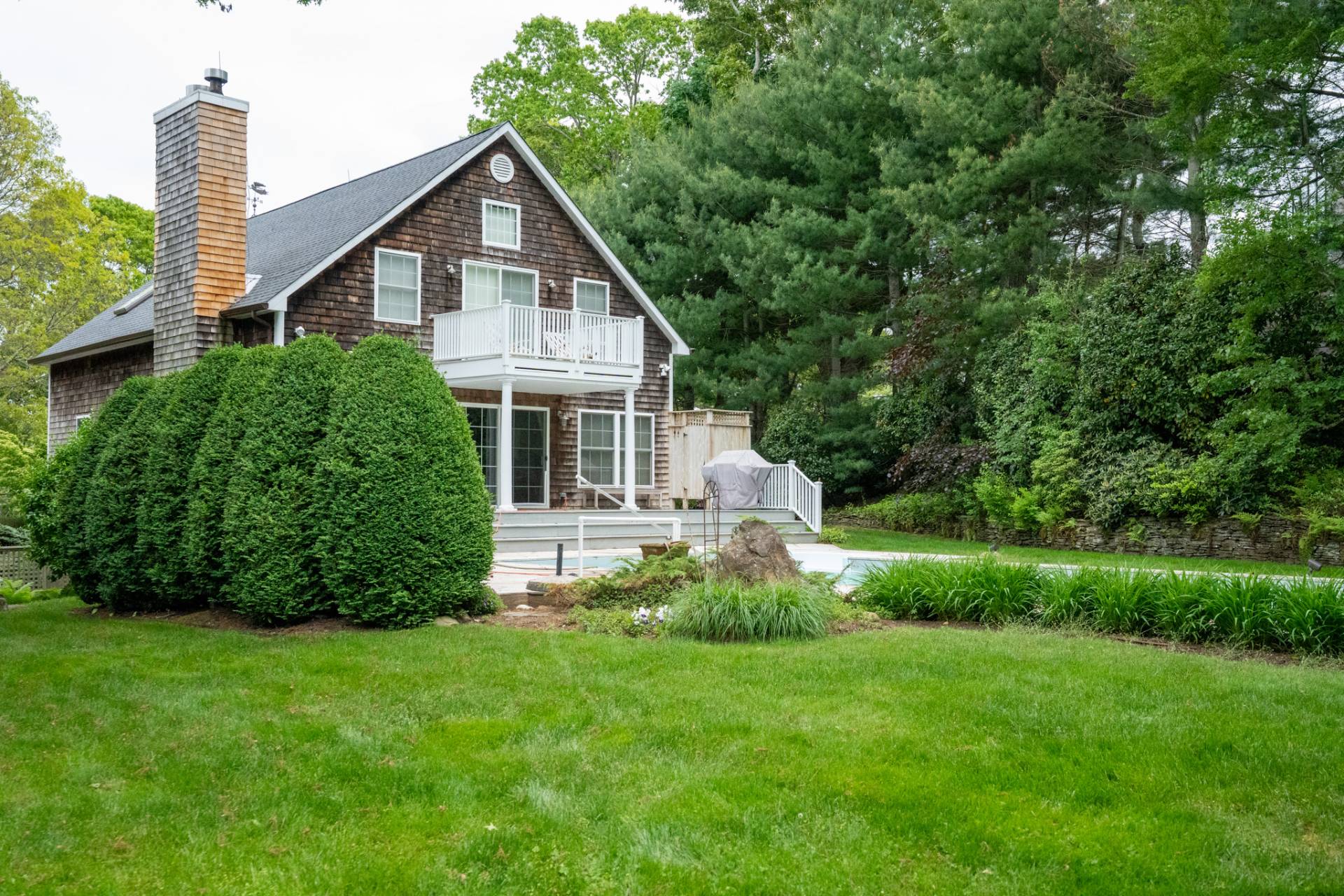 24 CLAMSHELL AVE