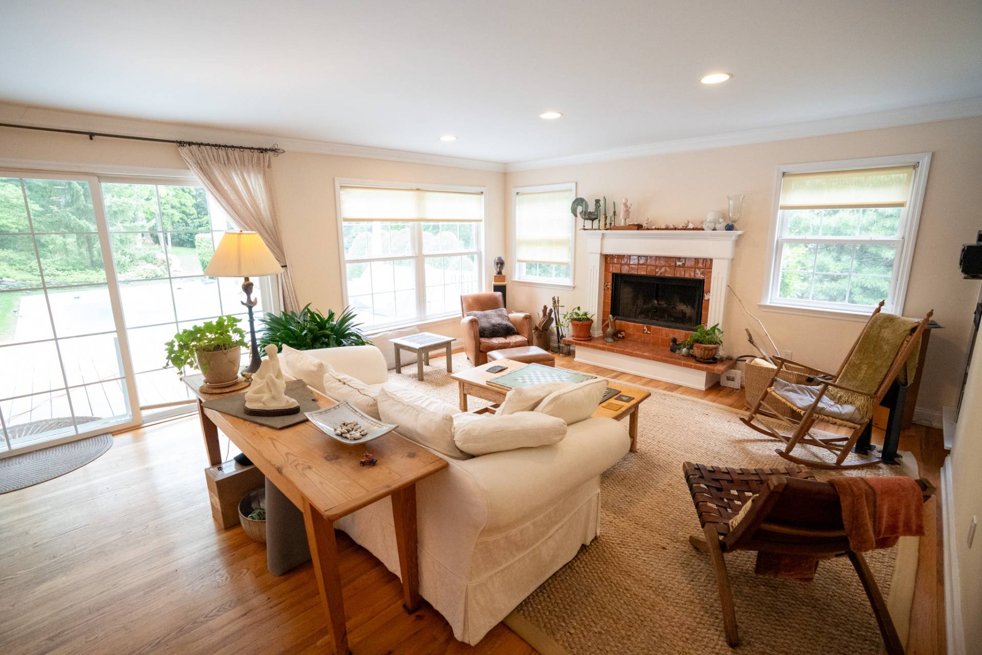 24 CLAMSHELL AVE