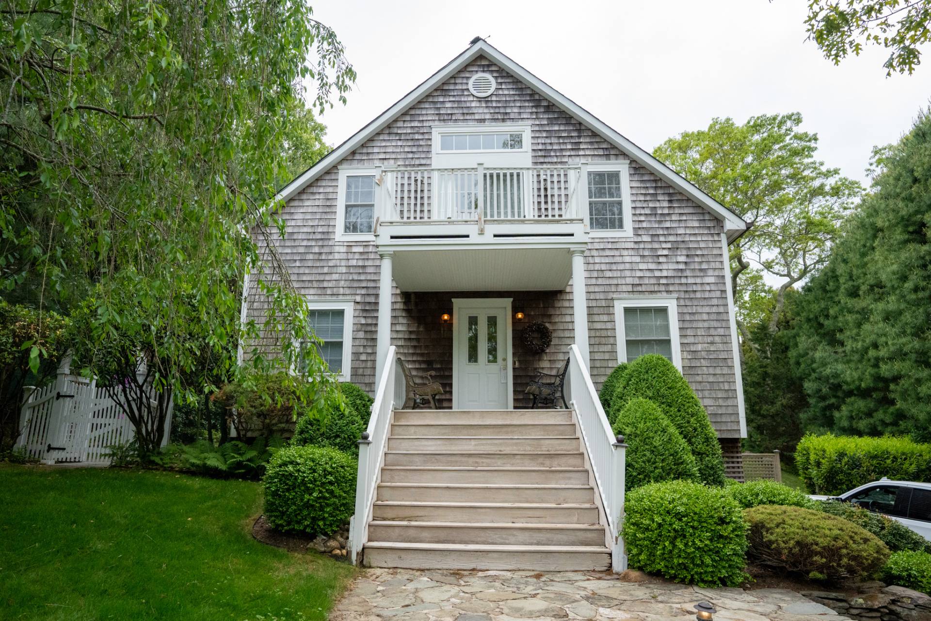 24 CLAMSHELL AVE
