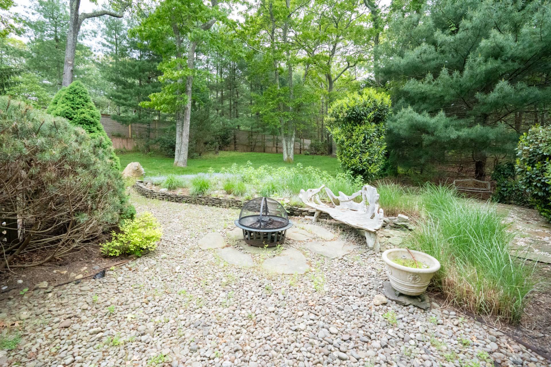 24 CLAMSHELL AVE