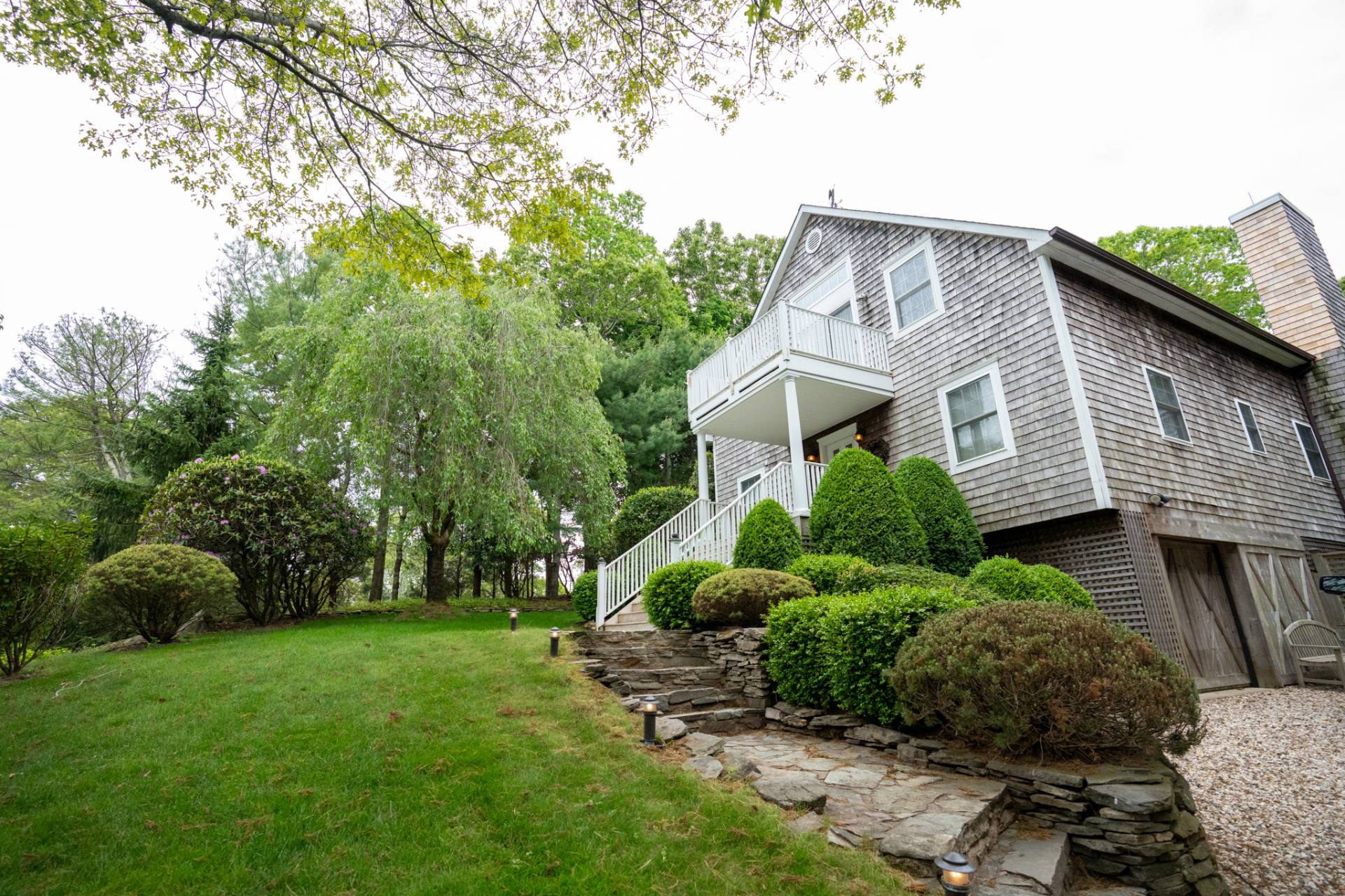 24 CLAMSHELL AVE