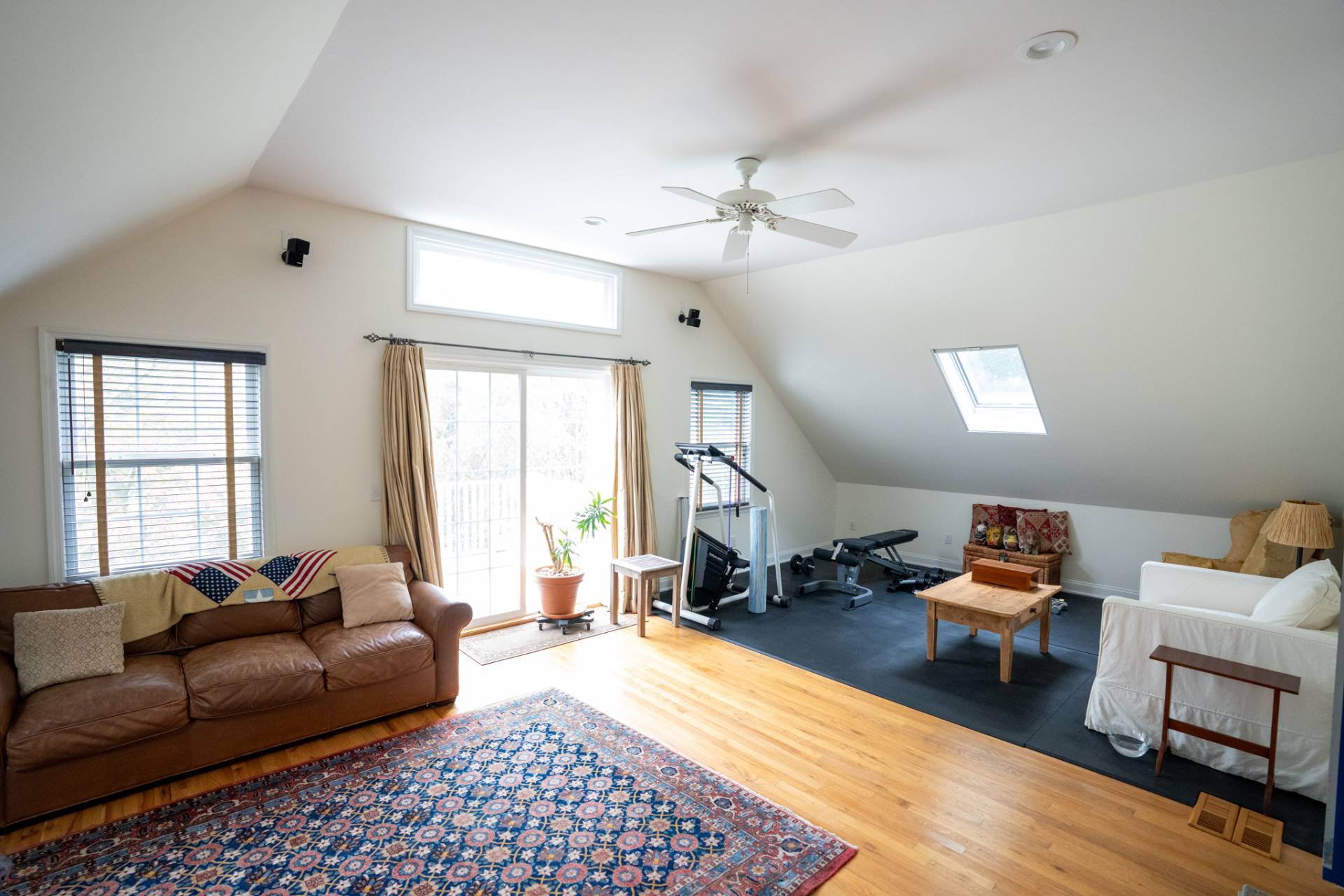 24 CLAMSHELL AVE