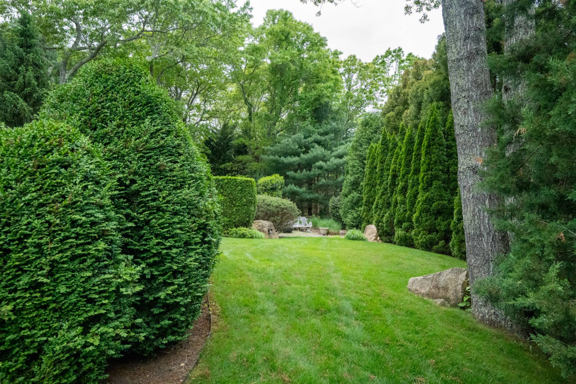 24 CLAMSHELL AVE