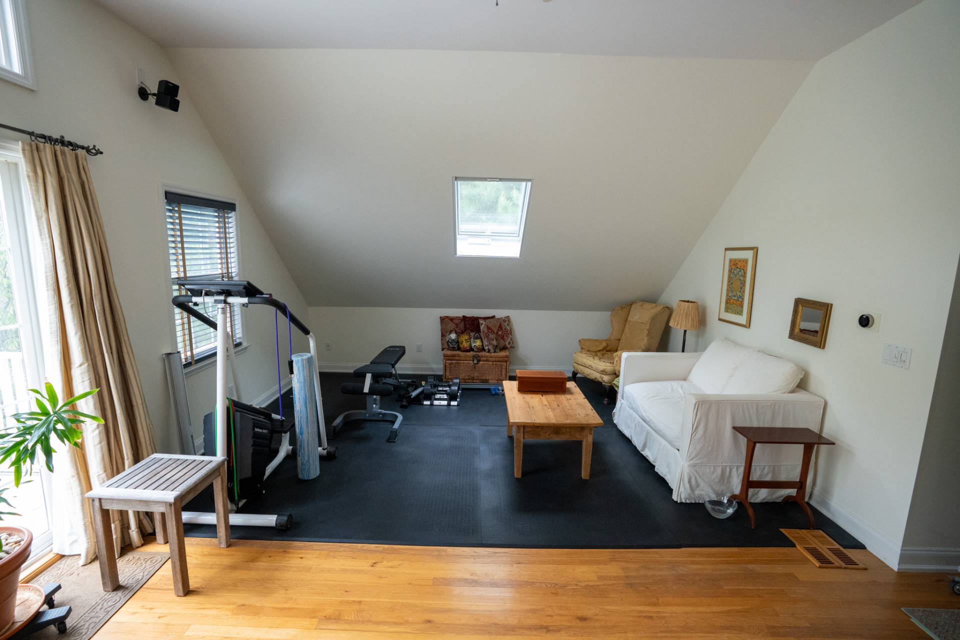 24 CLAMSHELL AVE