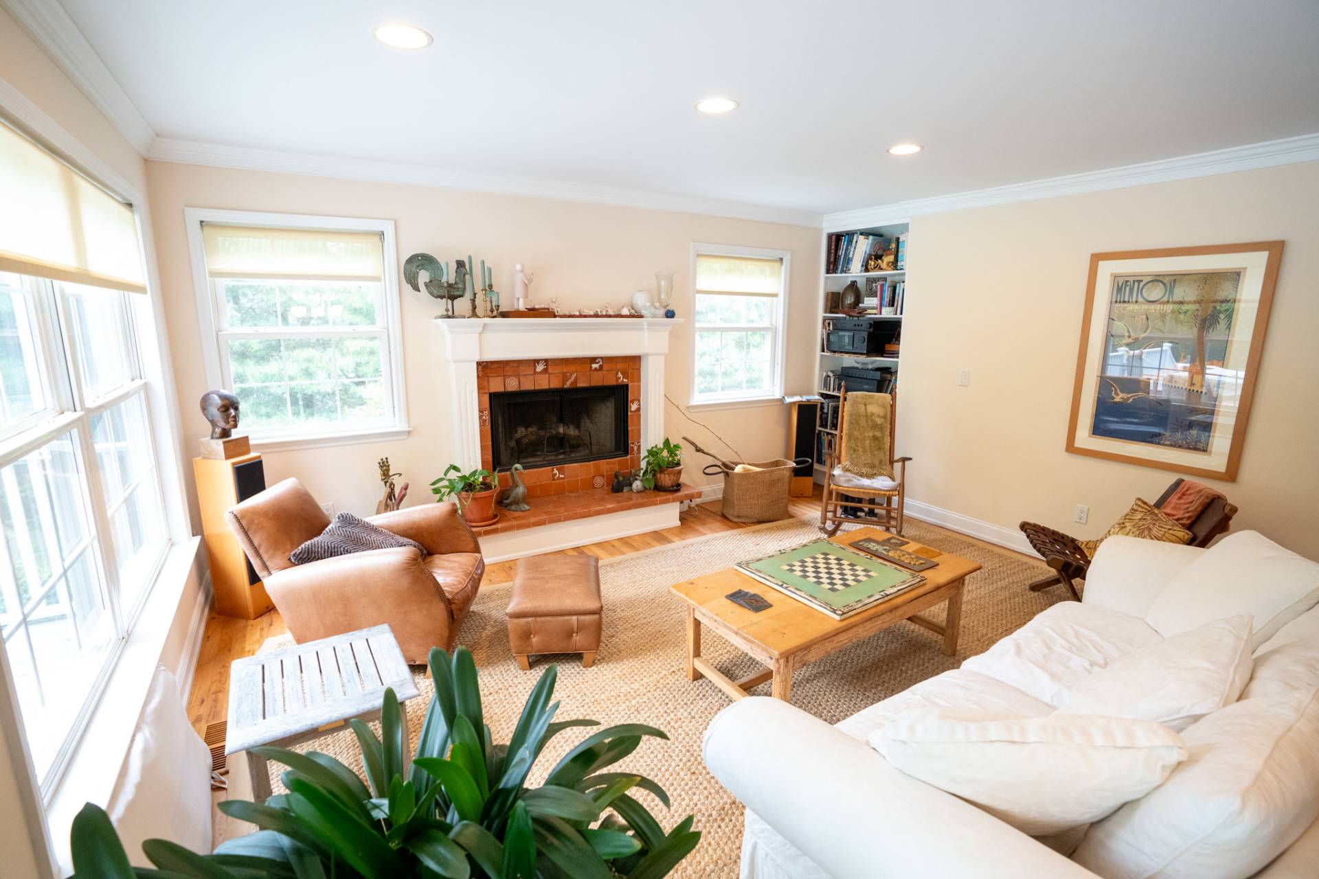 24 CLAMSHELL AVE