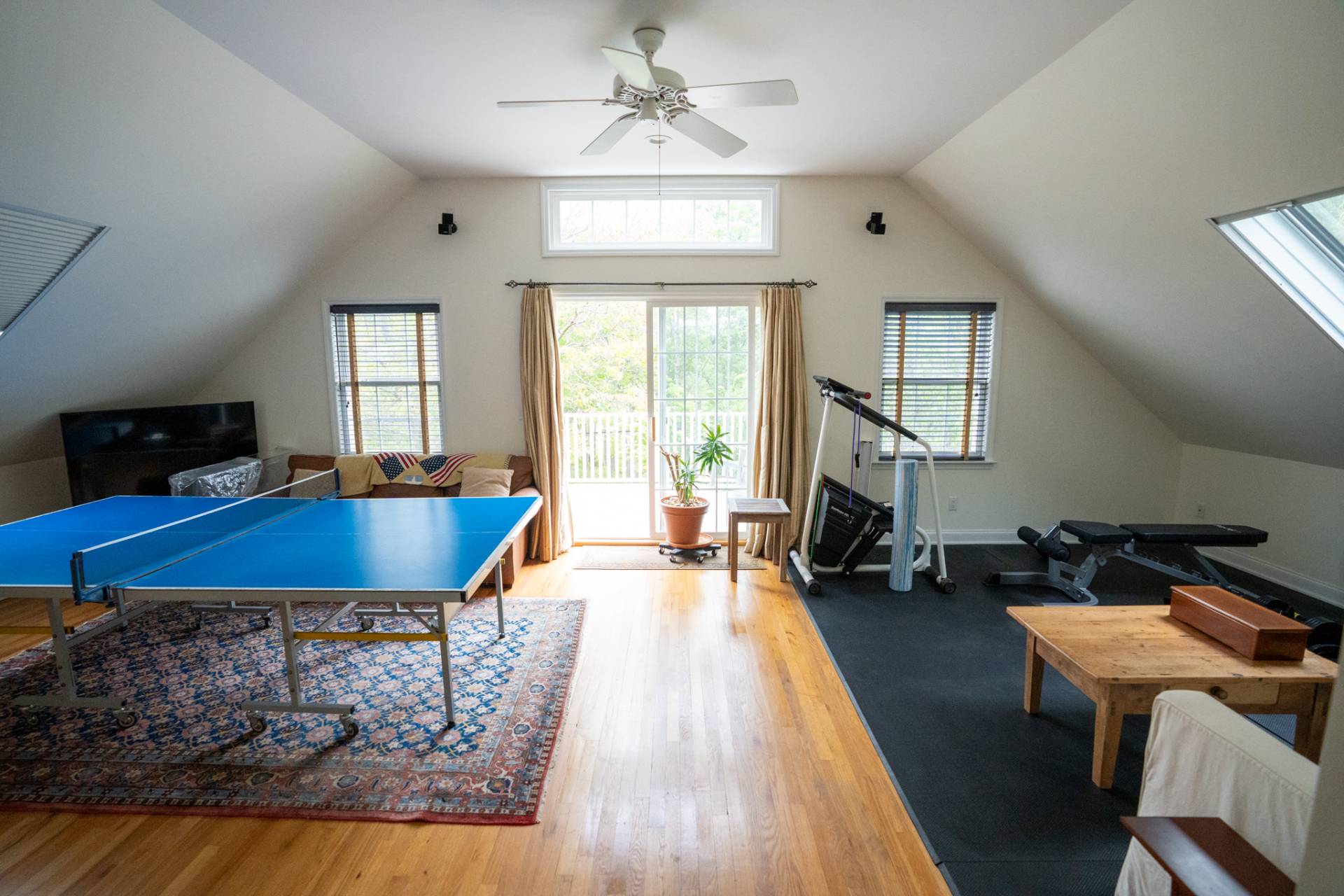 24 CLAMSHELL AVE