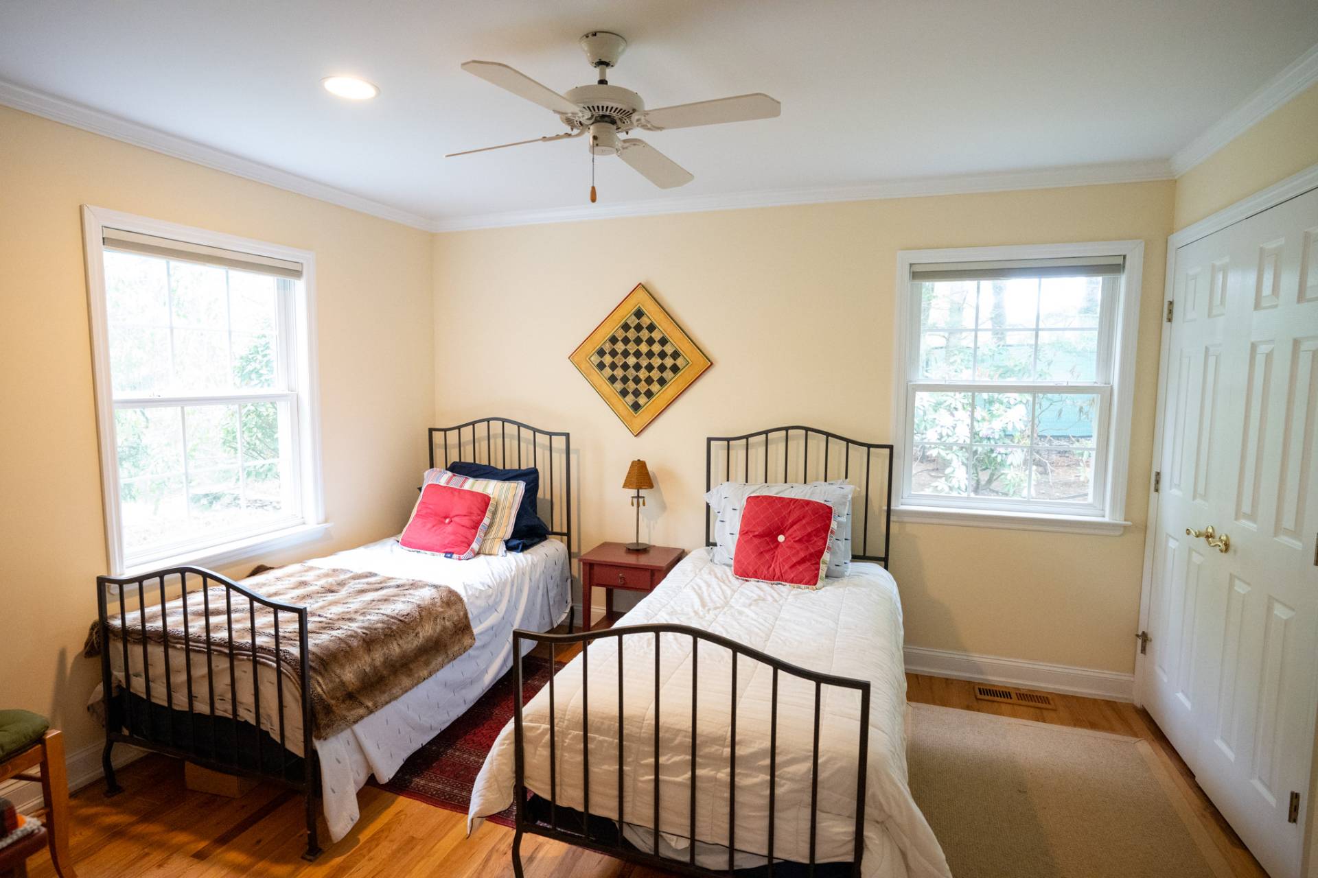 24 CLAMSHELL AVE