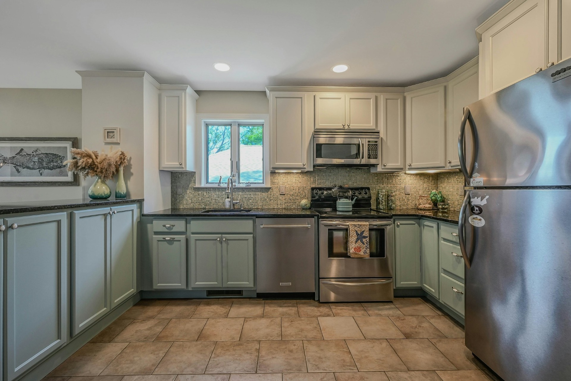 3 WILLOW SHADE AVE