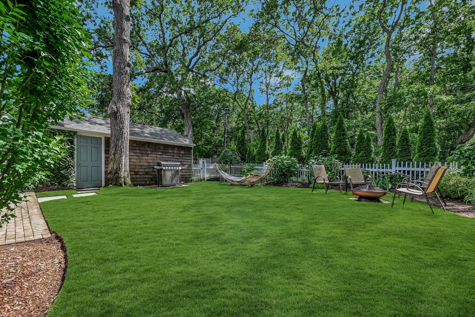 3 WILLOW SHADE AVE