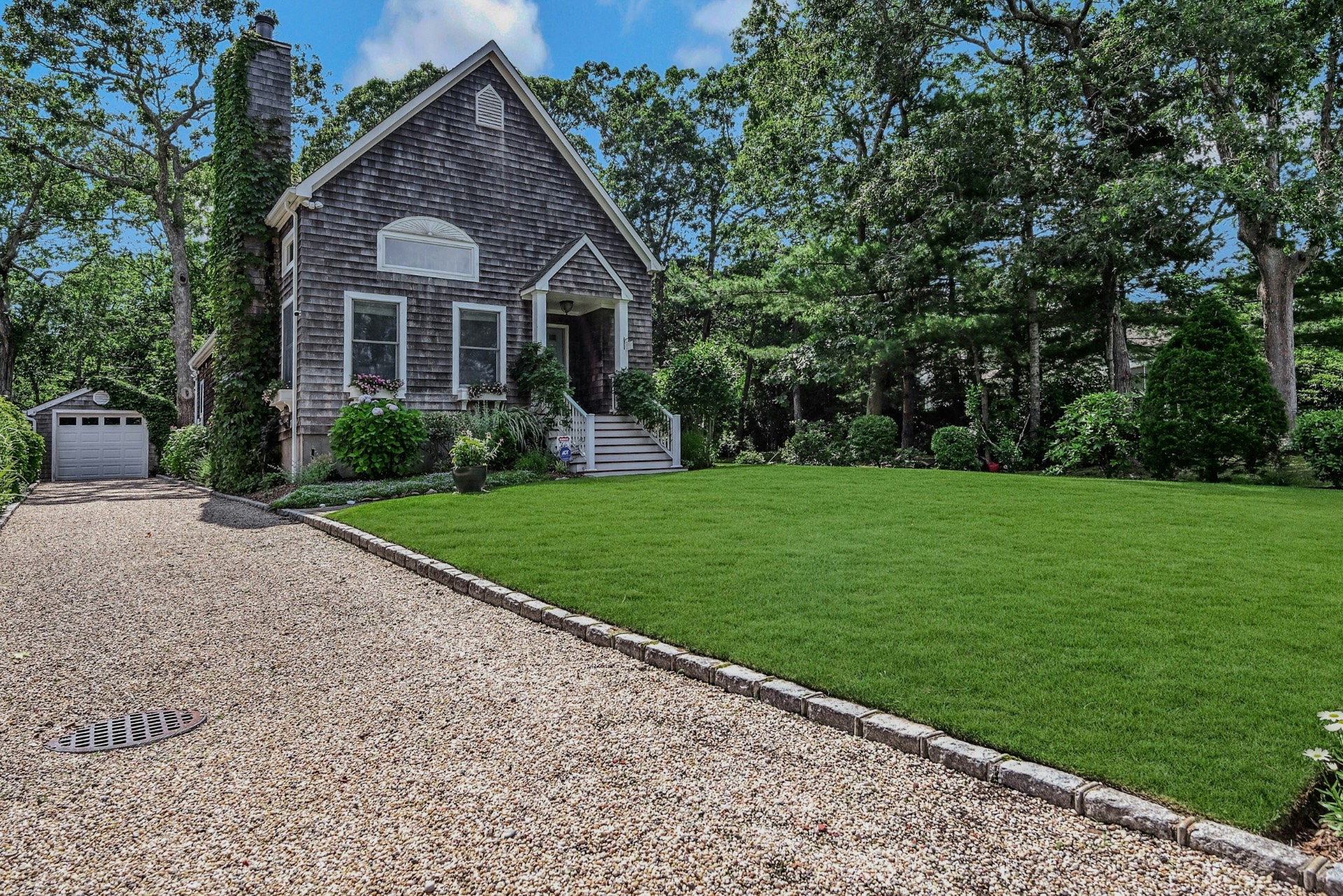 3 WILLOW SHADE AVE