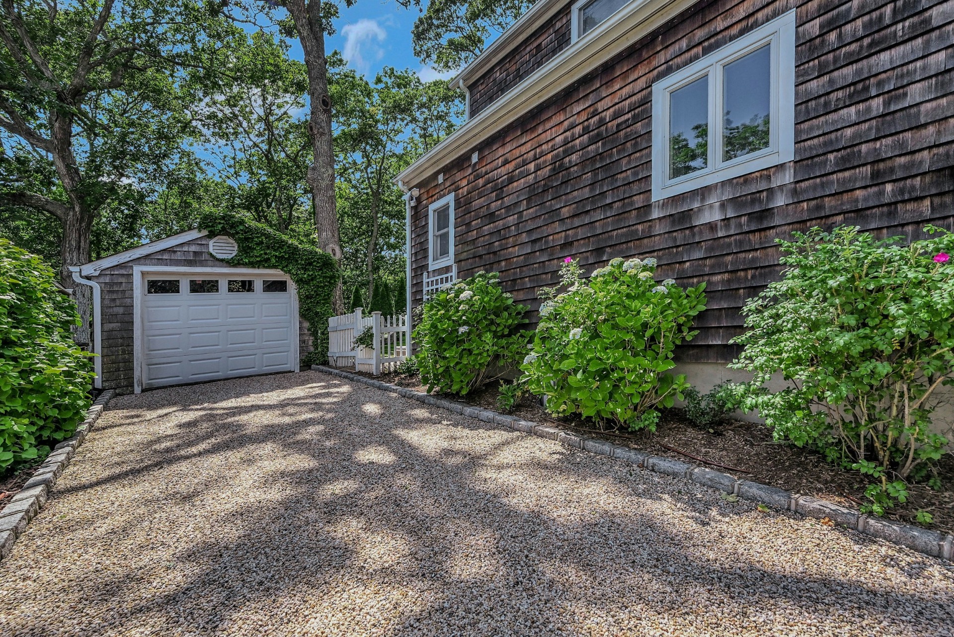 3 WILLOW SHADE AVE