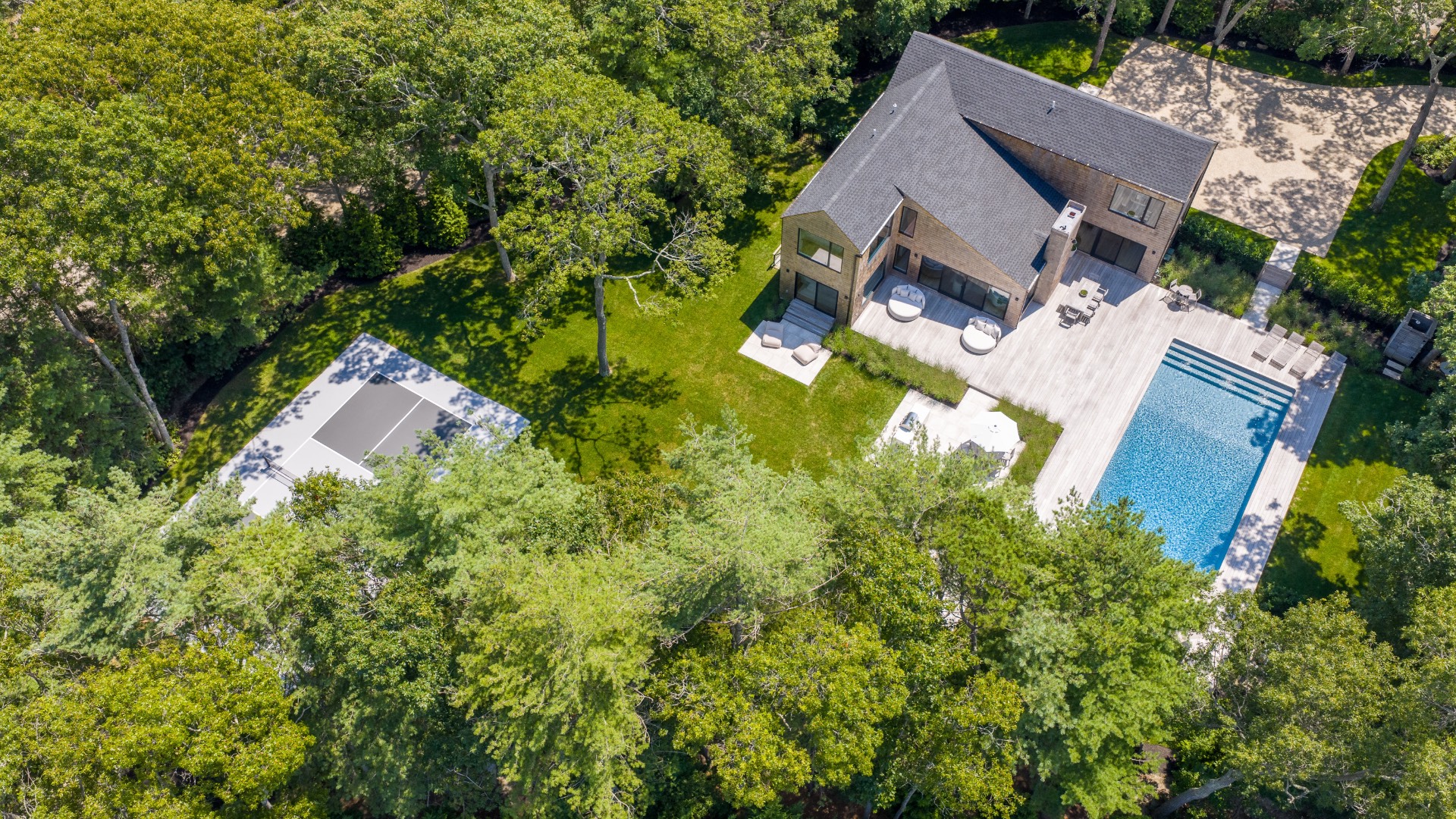 20 Midhampton Avenue