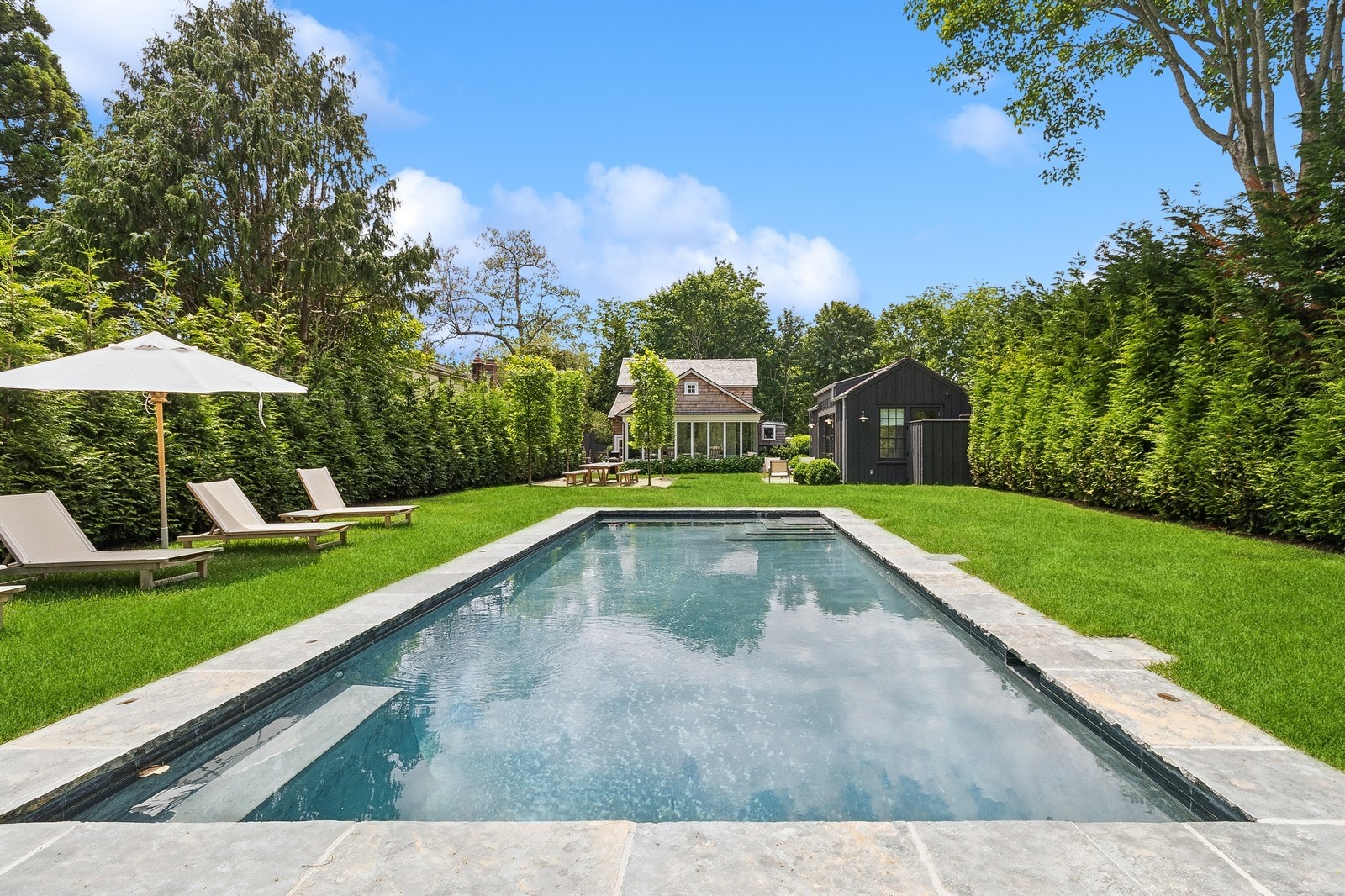6 Cozzens Lane