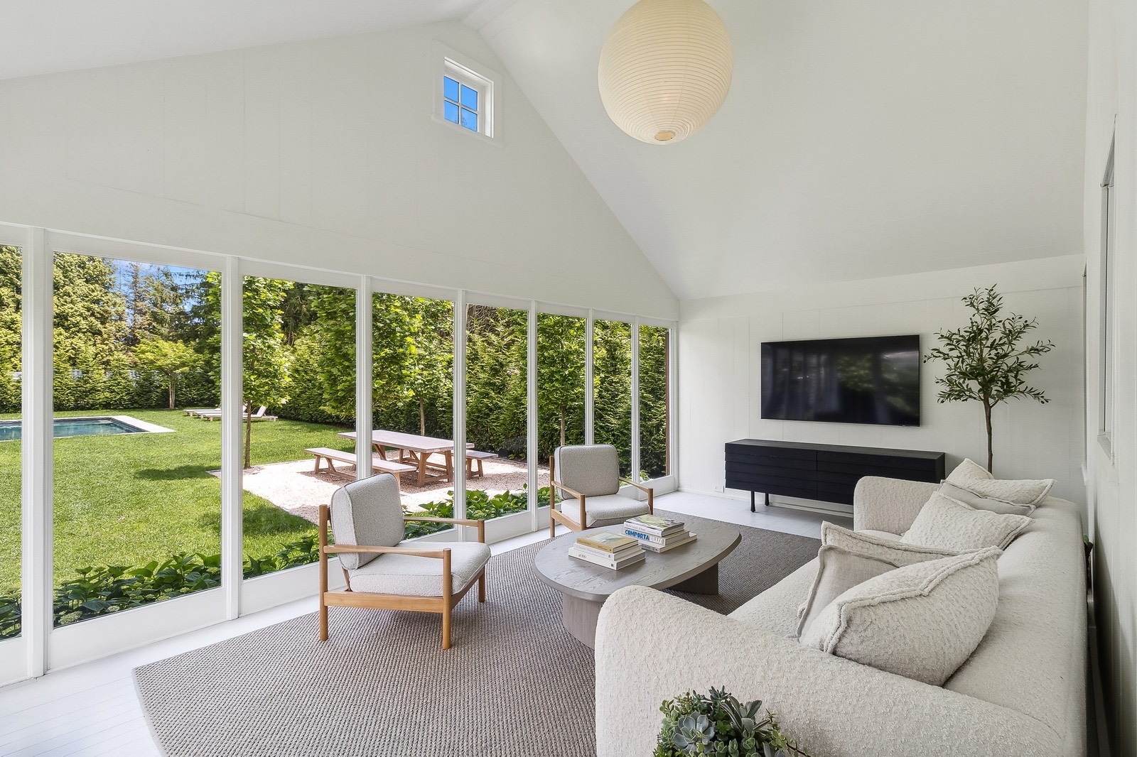 6 Cozzens Lane