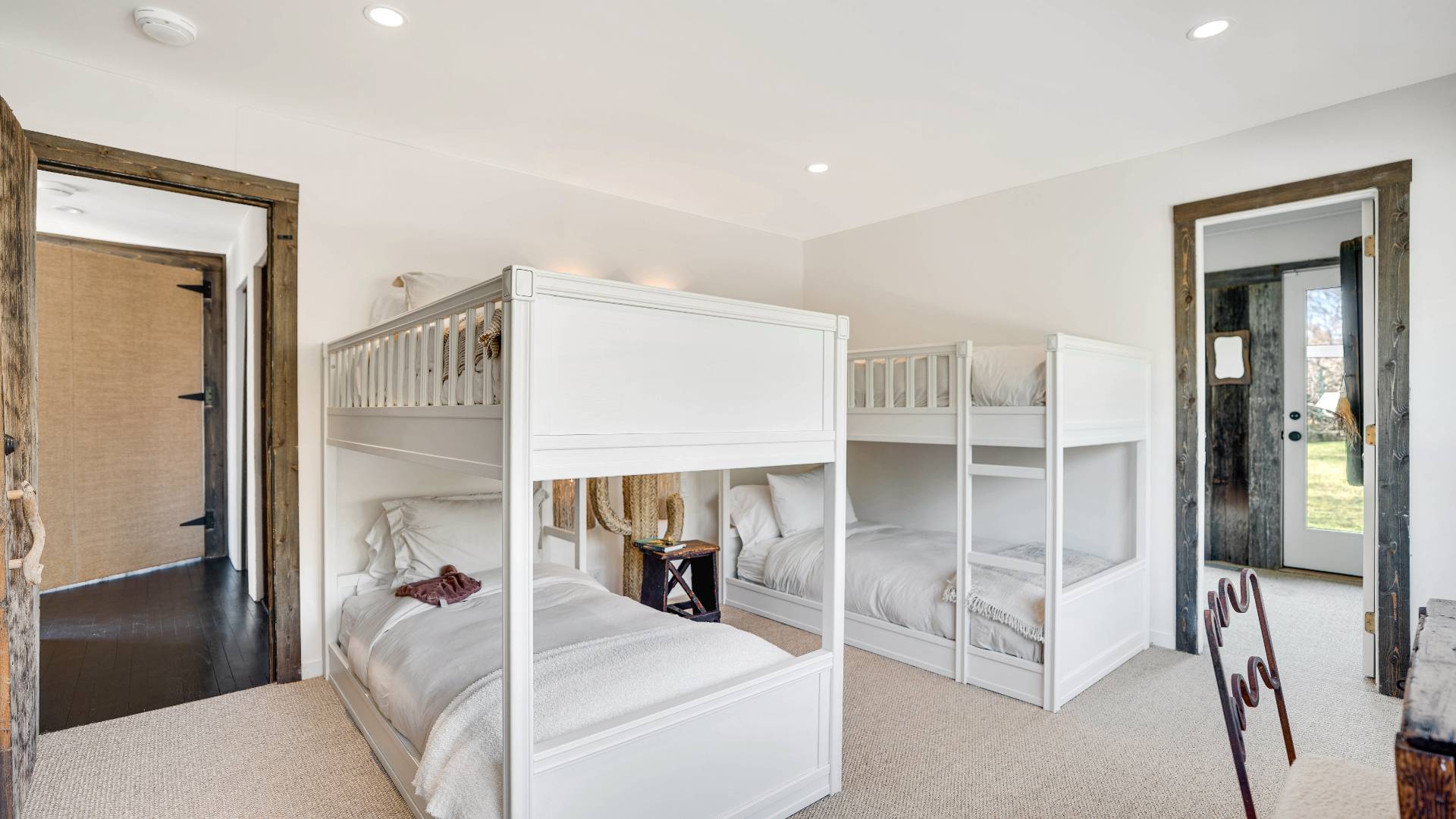 53 KETTLE HOLE RD