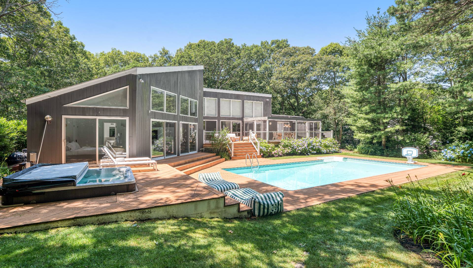 24 Saddle Ln
