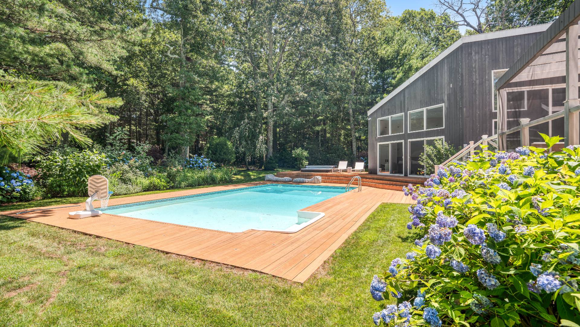 24 Saddle Ln