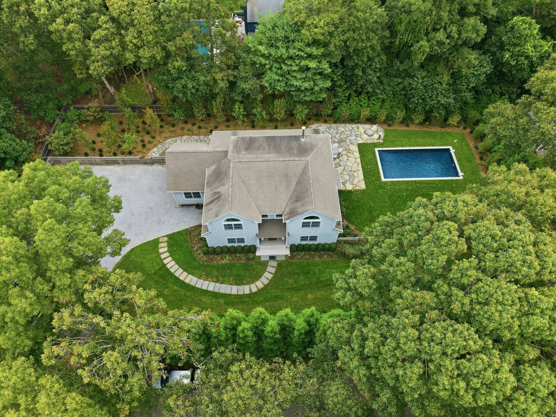 8 Lincoln Ave