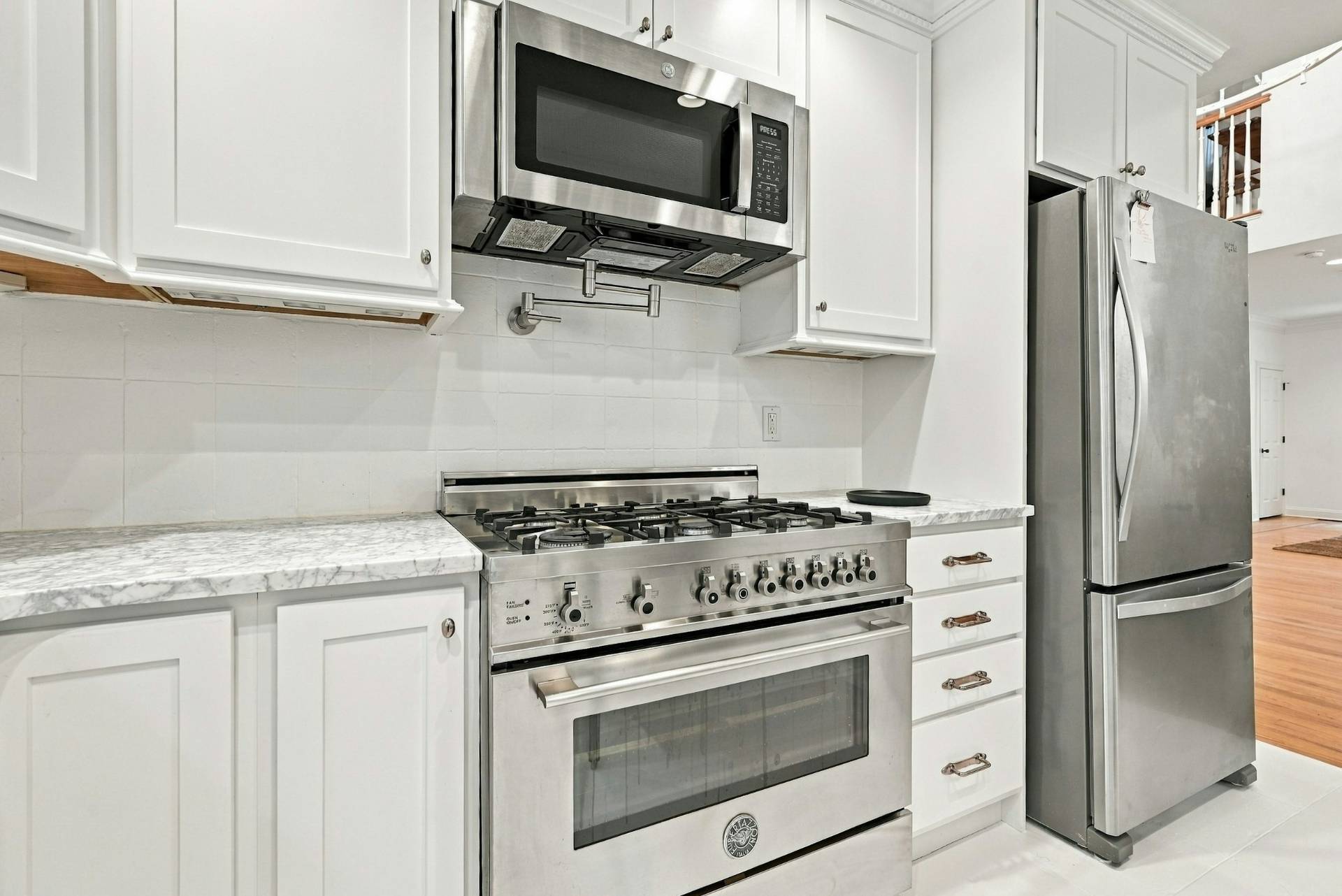 8 Lincoln Ave