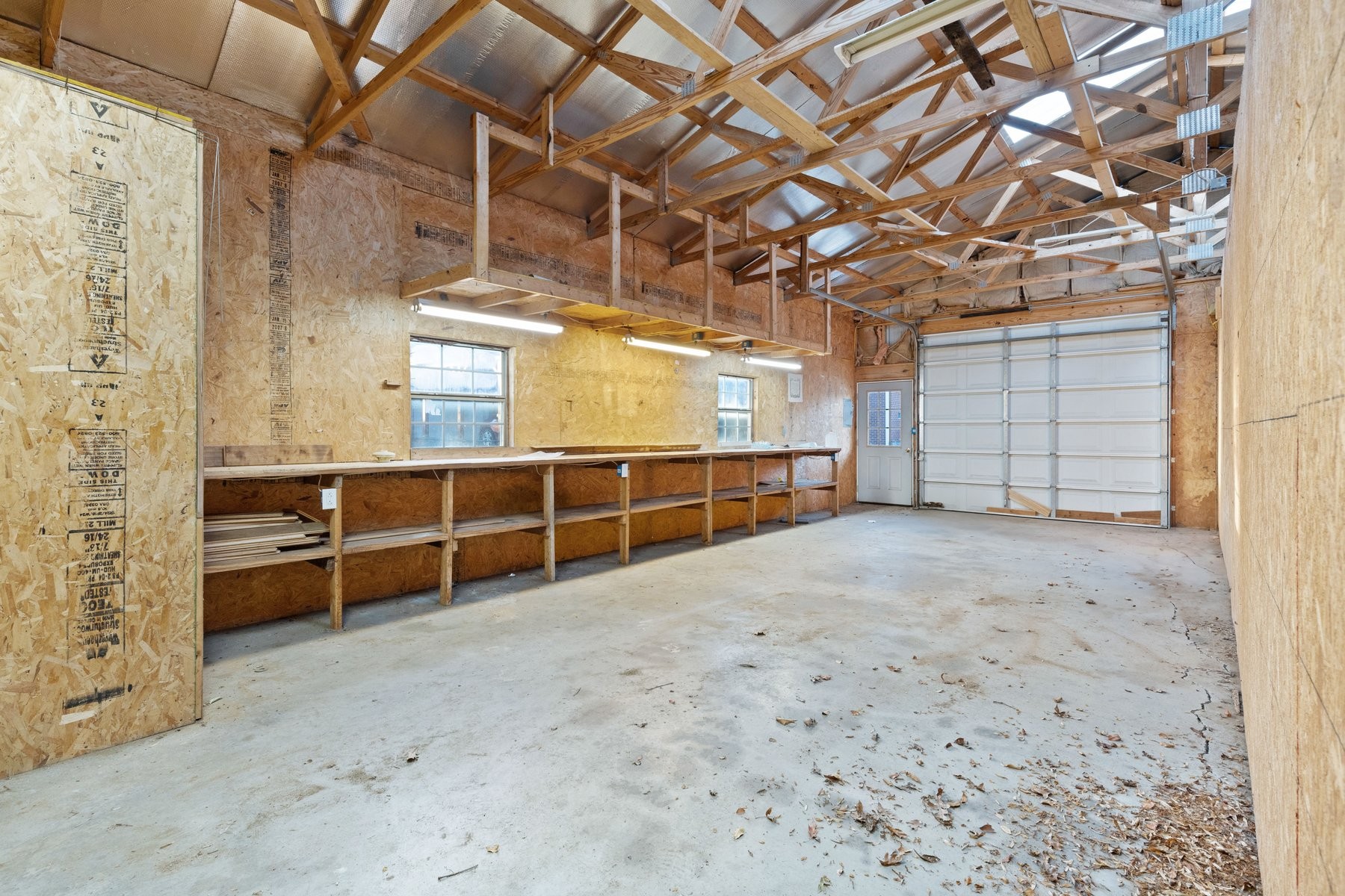 1206 N Oak Dr