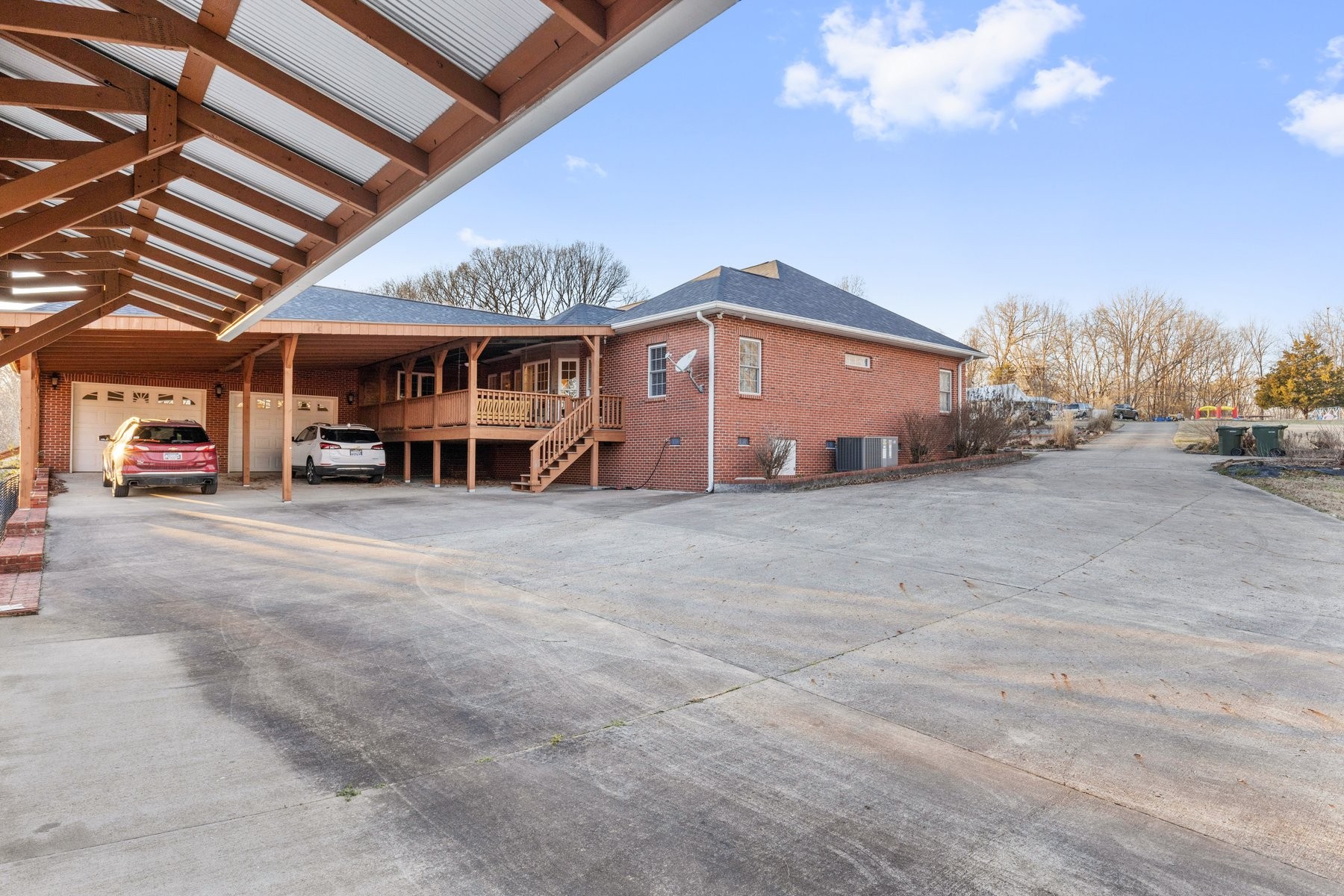 1206 N Oak Dr