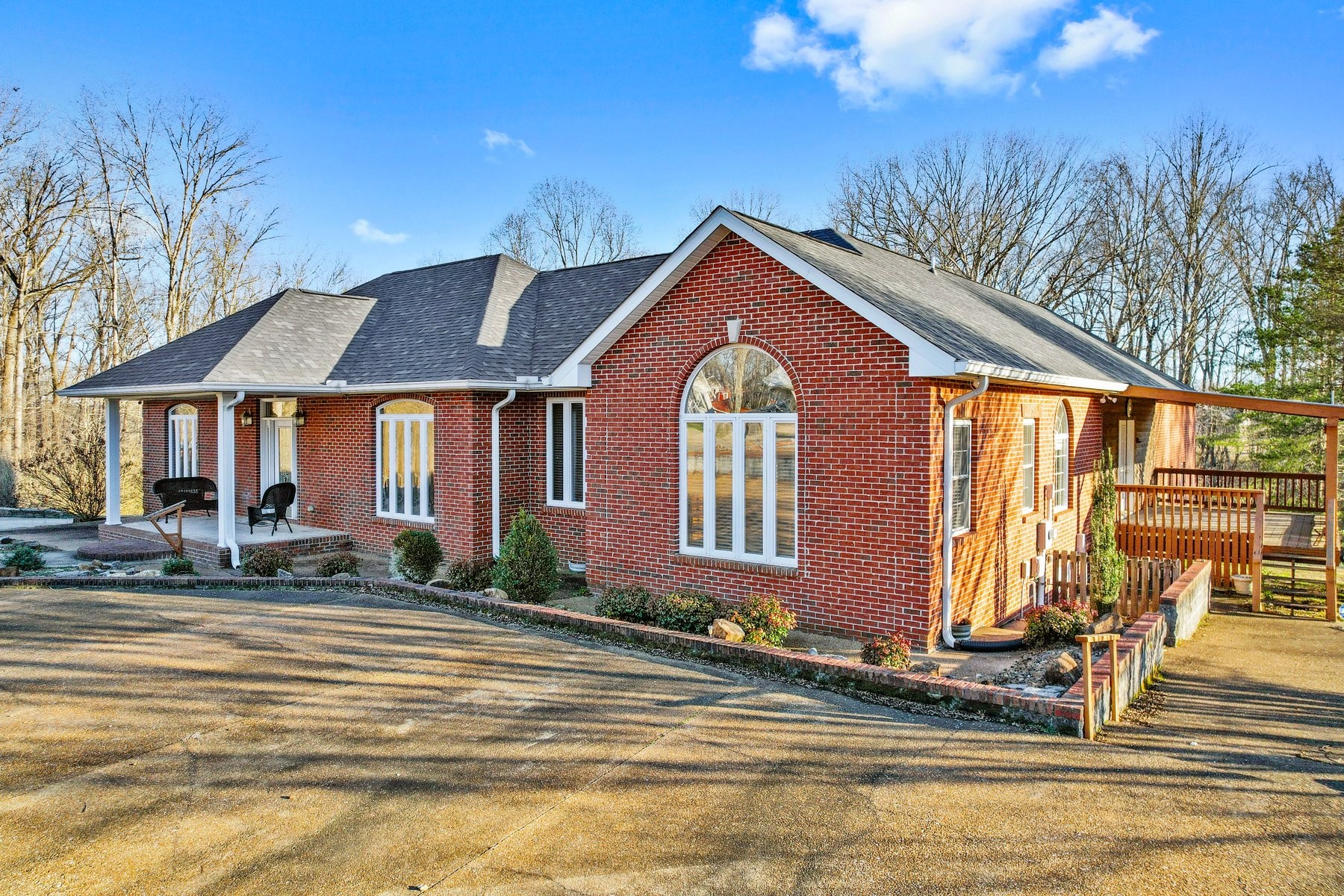 1206 N Oak Dr