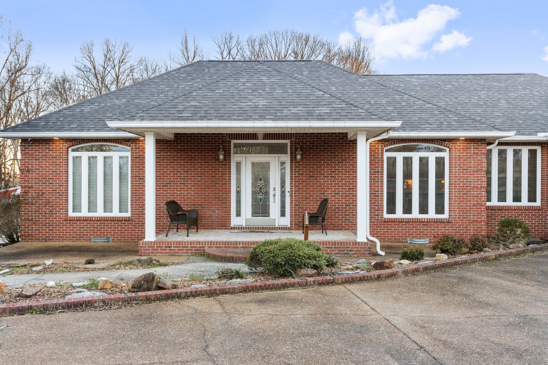 1206 N Oak Dr