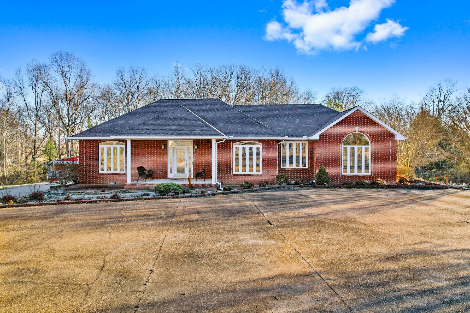 1206 N Oak Dr