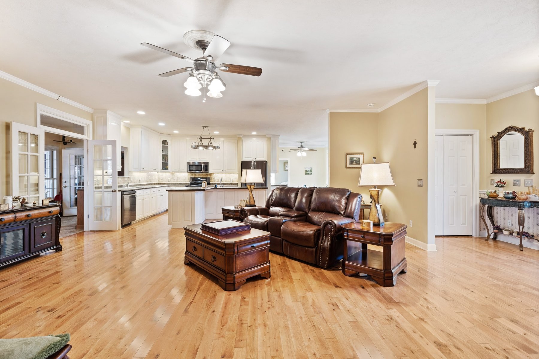 1206 N Oak Dr