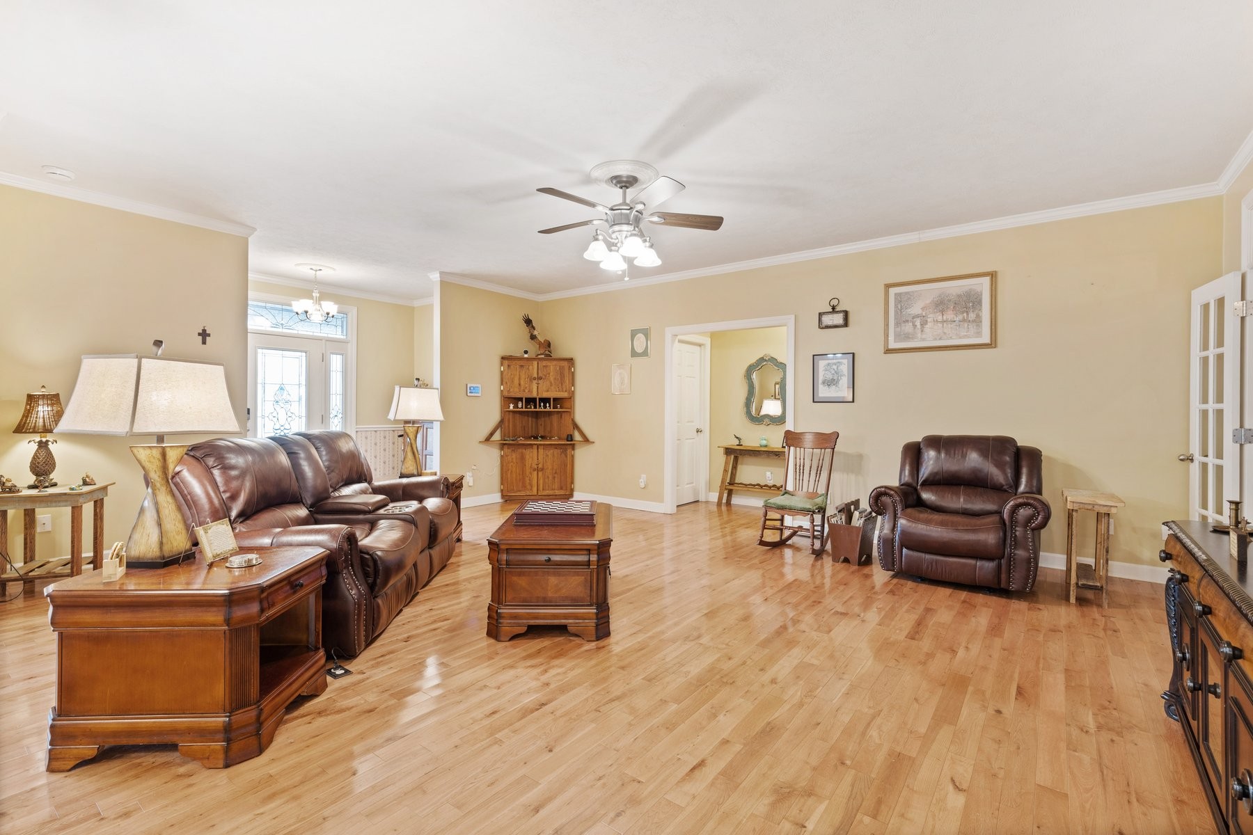 1206 N Oak Dr