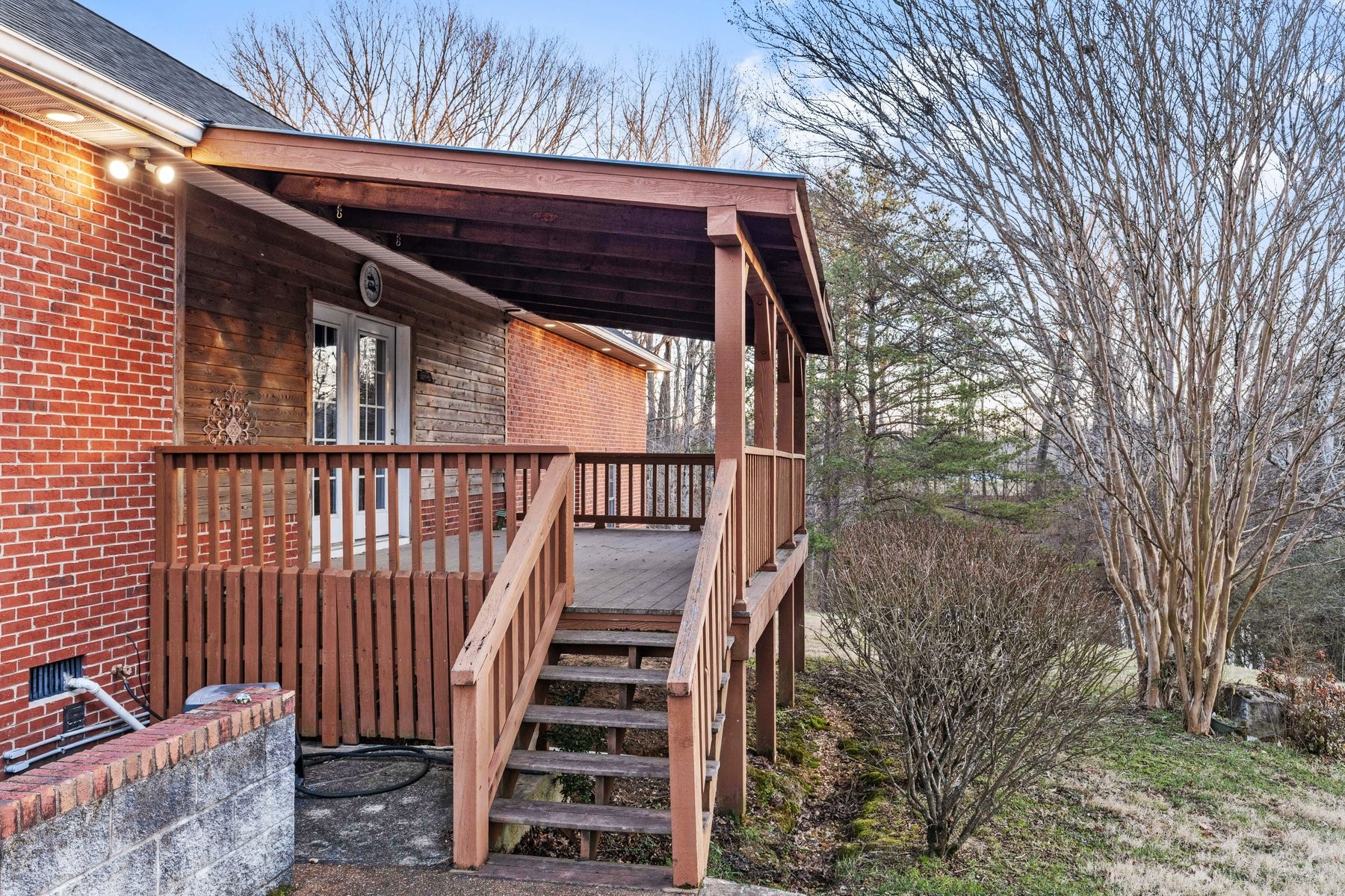 1206 N Oak Dr