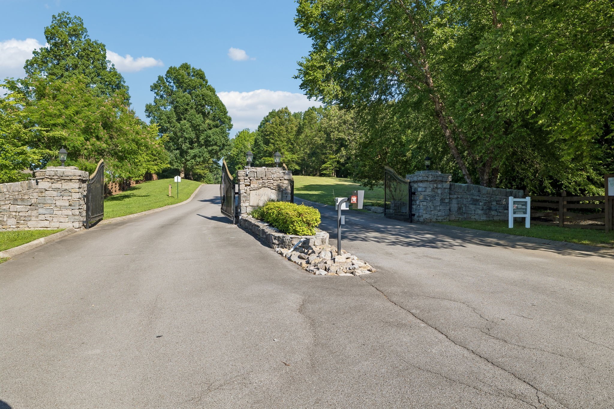 124 Angels Cove Ln
