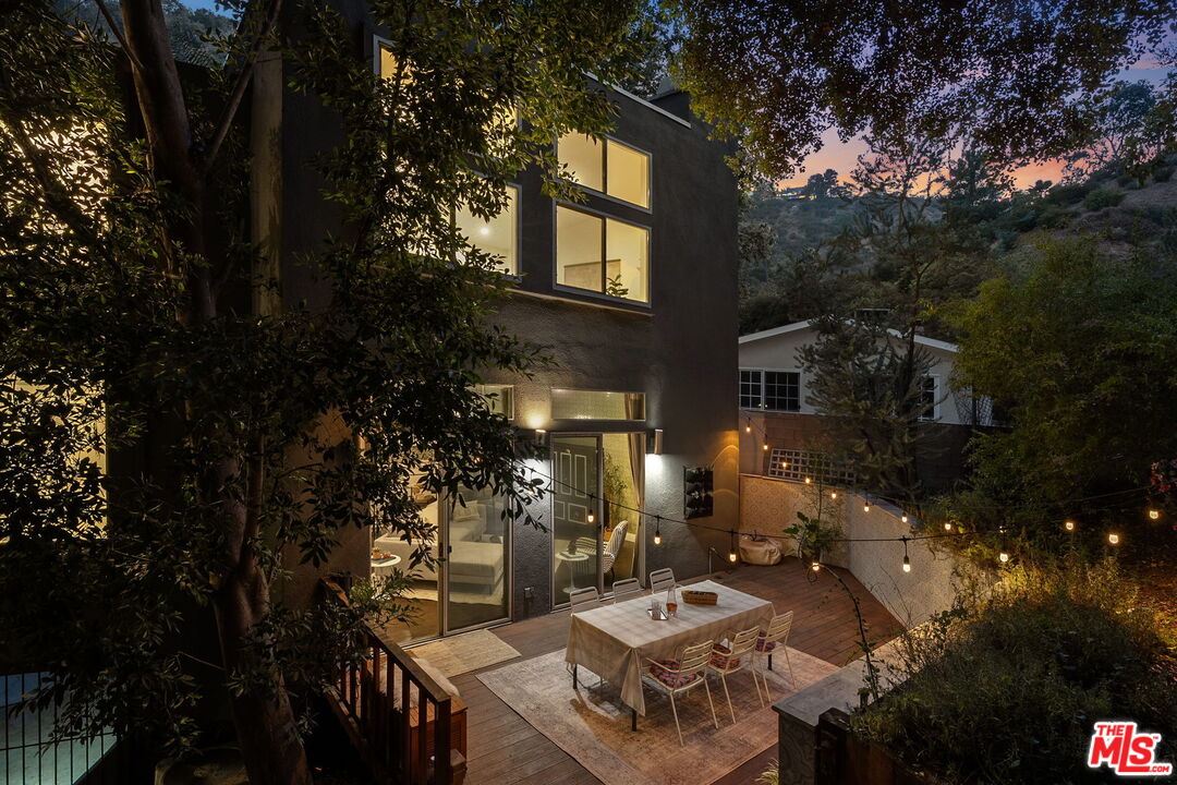 2180 Laurel Canyon Blvd
