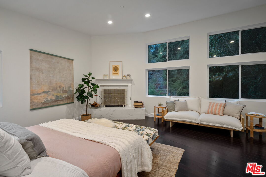 2180 Laurel Canyon Blvd