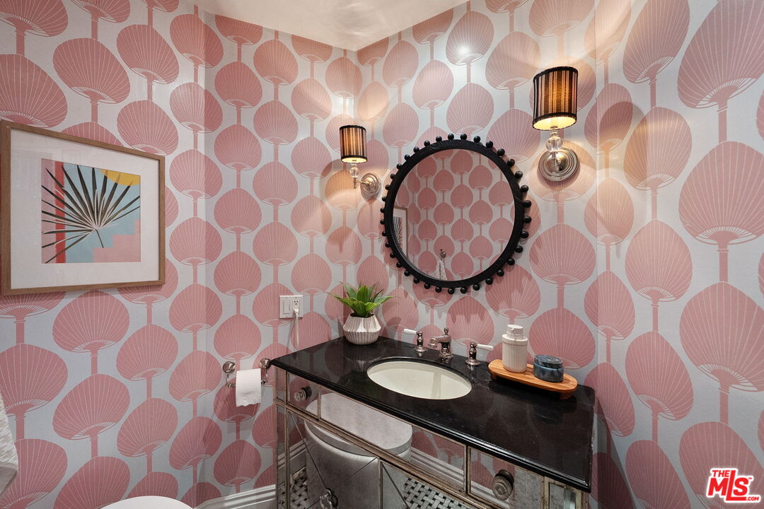 2180 Laurel Canyon Blvd