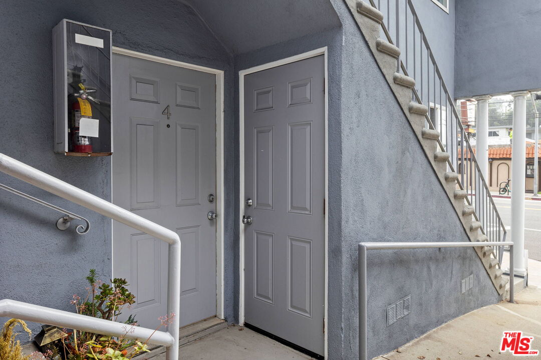 161 W Channel Rd Unit: 4