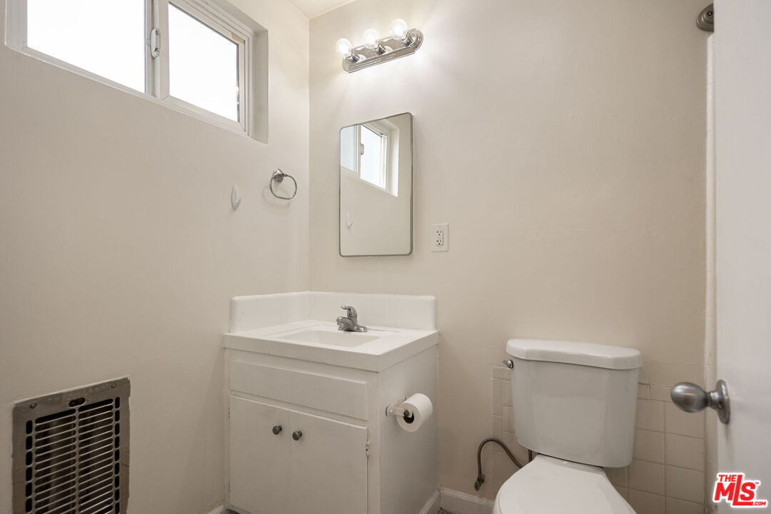 161 W Channel Rd Unit: 4