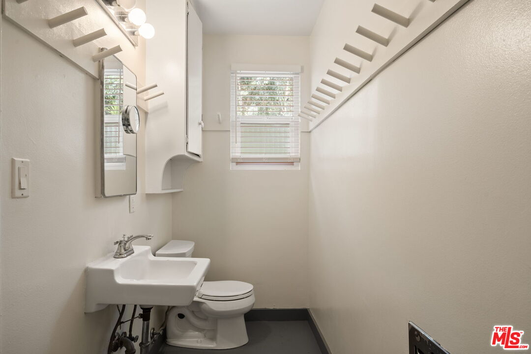 161 W Channel Rd Unit: 5