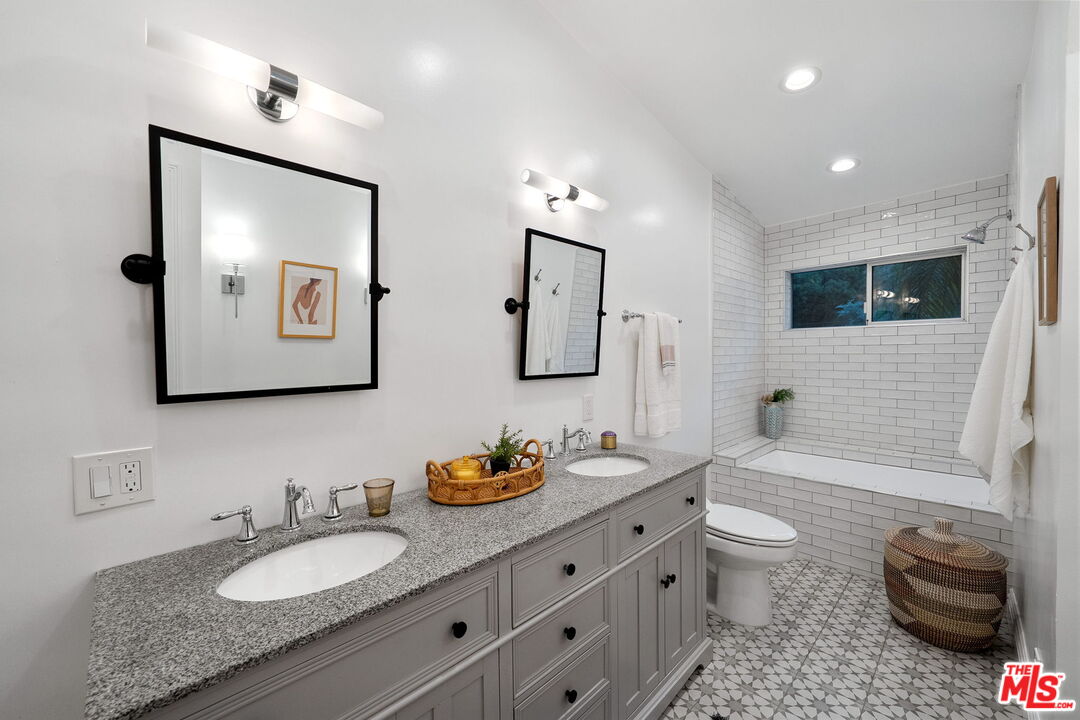 2180 Laurel Canyon Blvd