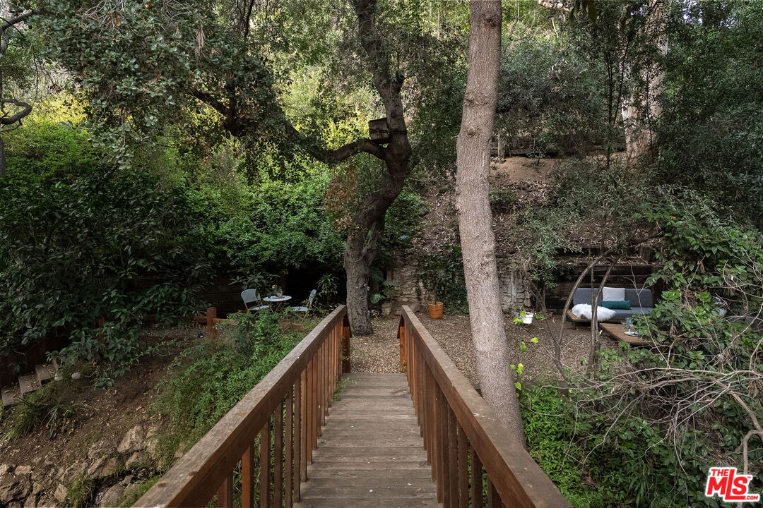 2180 Laurel Canyon Blvd