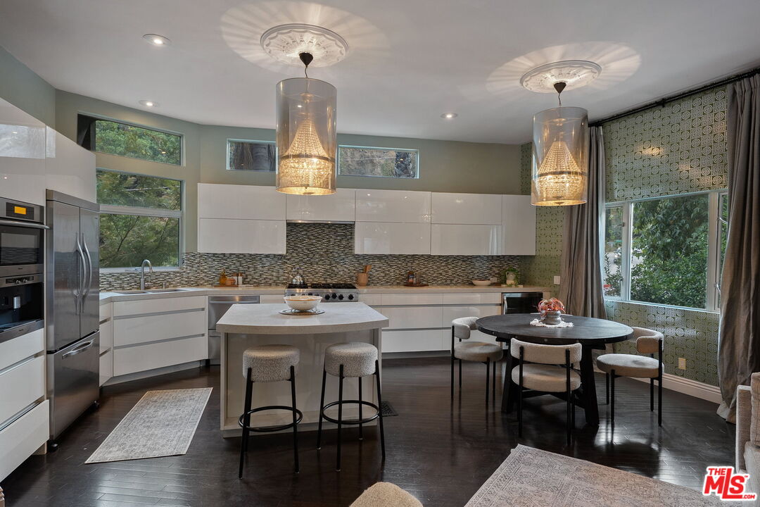 2180 Laurel Canyon Blvd