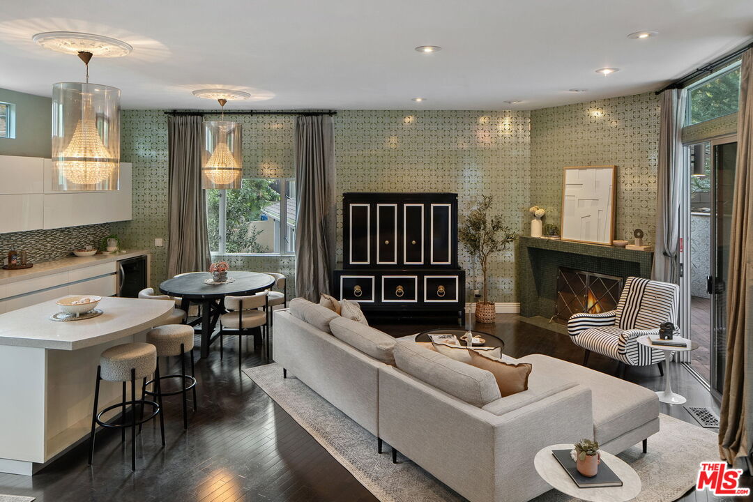 2180 Laurel Canyon Blvd