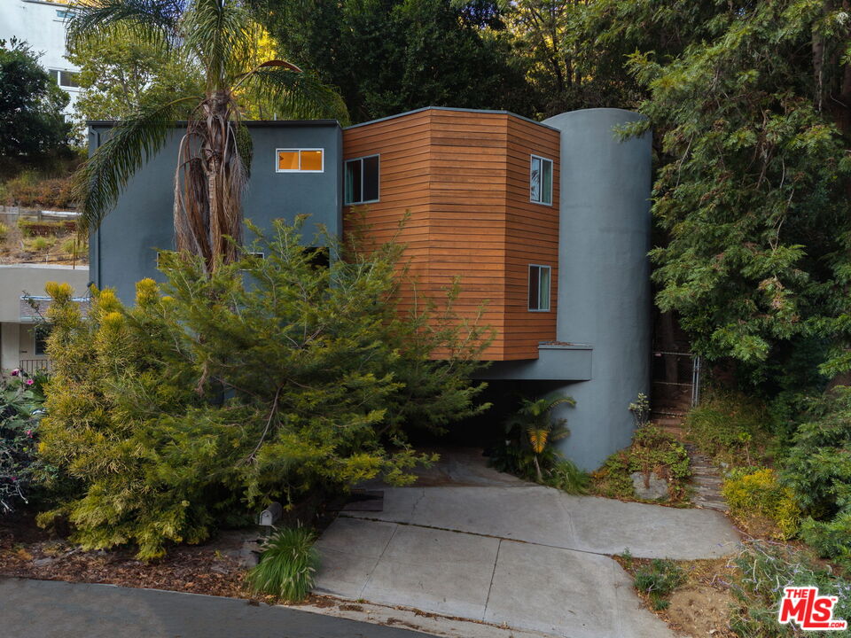 2180 Laurel Canyon Blvd